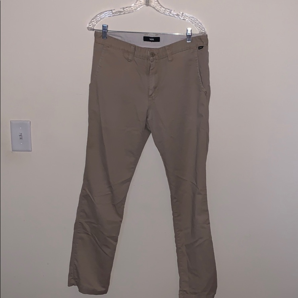 Men’s khaki chinos